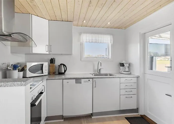 4712-aakirkeby-boderne-57 בית נופש Åkirkeby